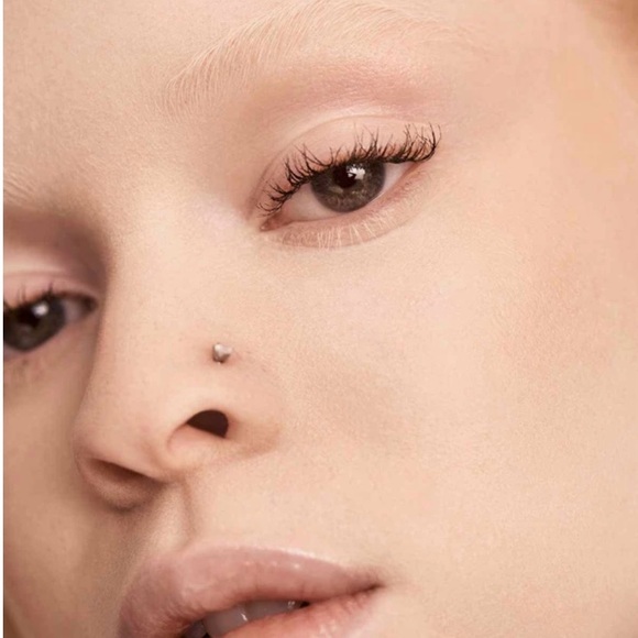 Fenty Bright Fix Eye brightener- Golden Ivory 10ml & Yensa Skin on Skin Sponge - Picture 7 of 15